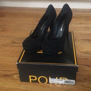 Pour La Victoire Portia suede pumps